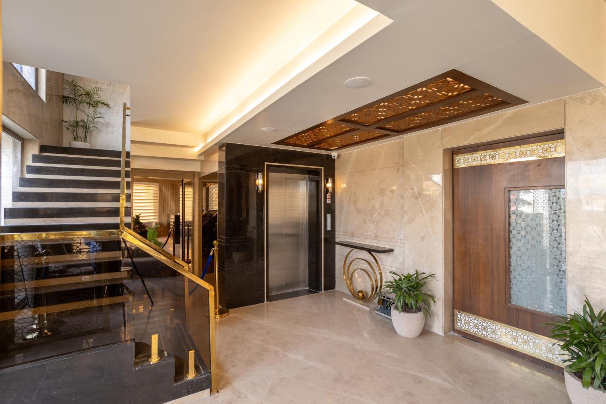 Golden Aura Hotel 4*